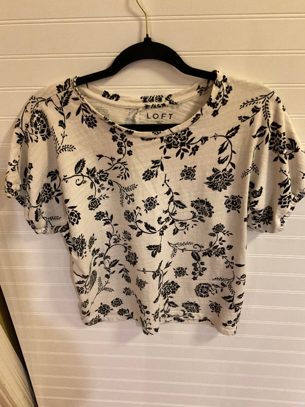 Loft Women’s Floral Print Long Sleeve Knit Top Cream & Black Size: XS  Pre Owned